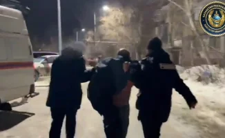 Полиция задержала подозреваемого в поджоге квартиры в Шахтинске: опубликовано видео задержания