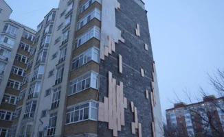 В Астане обрушилась облицовка девятиэтажного жилого дома: видео с места происшествия