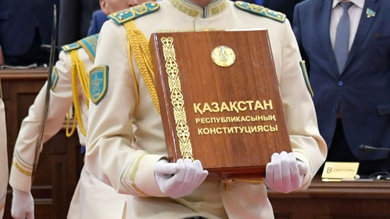 Президент Казахстана Токаев отвечает на критику новой Конституции, акцентируя внимание на языковых спорах Астане