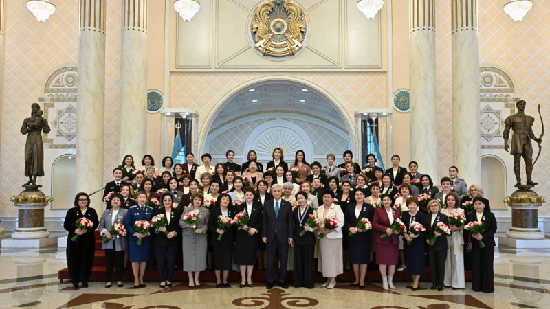 Токаев вручил государственные награды казахстанским женщинам на торжественной церемонии Астане