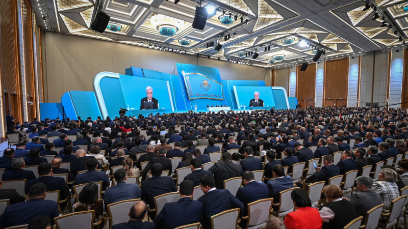 Касым-Жомарт Токаев отметил дефицит доверия между ведущими державами, подчеркивая необходимость укрепления международного сотрудничества и диалога для решения глобальных проблем. Астане