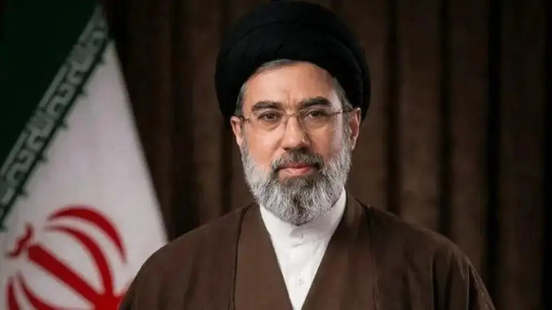 Социальные последствия: Верховный лидер Ирана Моджтаба Хаменеи получил серьезные ранения, заявила глава нацразведки США Астане
