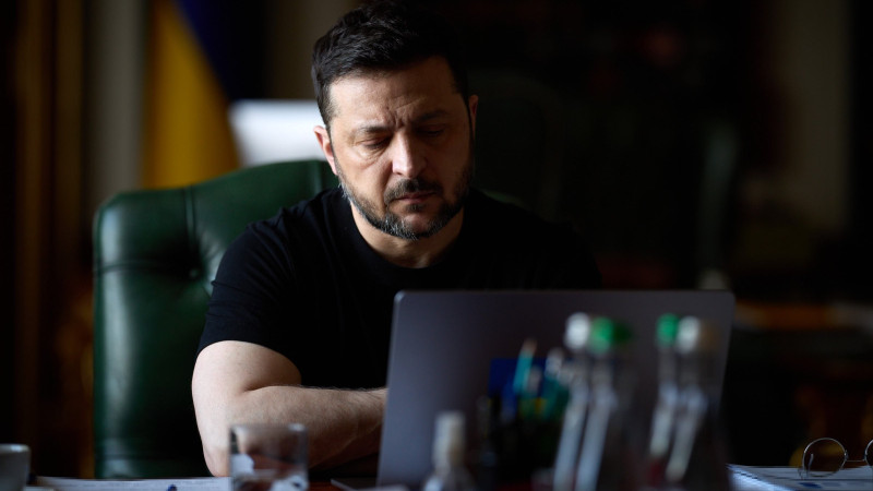 Зеленский: над Украиной сгущаются тучи — готовится штормовой удар со стороны России Астане