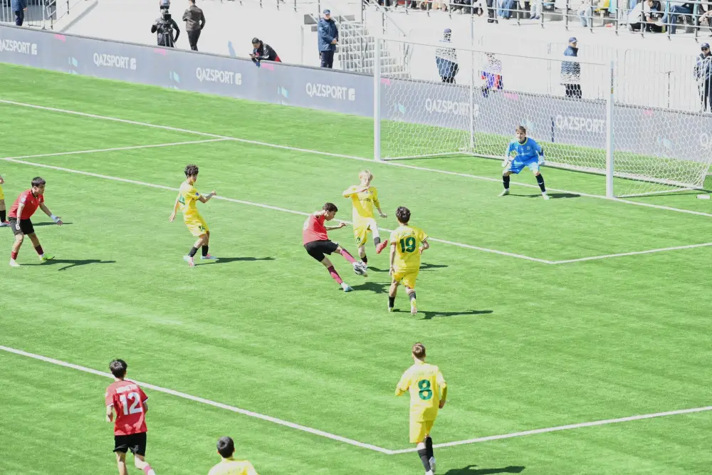 “Қайсар арена” стадионында QJ лига ойындарының мыңыншы матчы өтті (4)