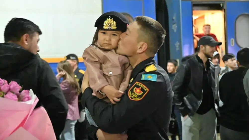 В Шымкенте торжественно встретили морских пехотинцев, служивших в Актау (5)