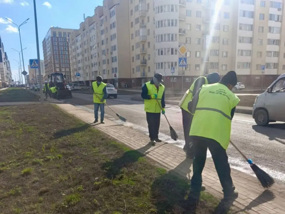 В Астане продолжается масштабная уборка после зимы (10)