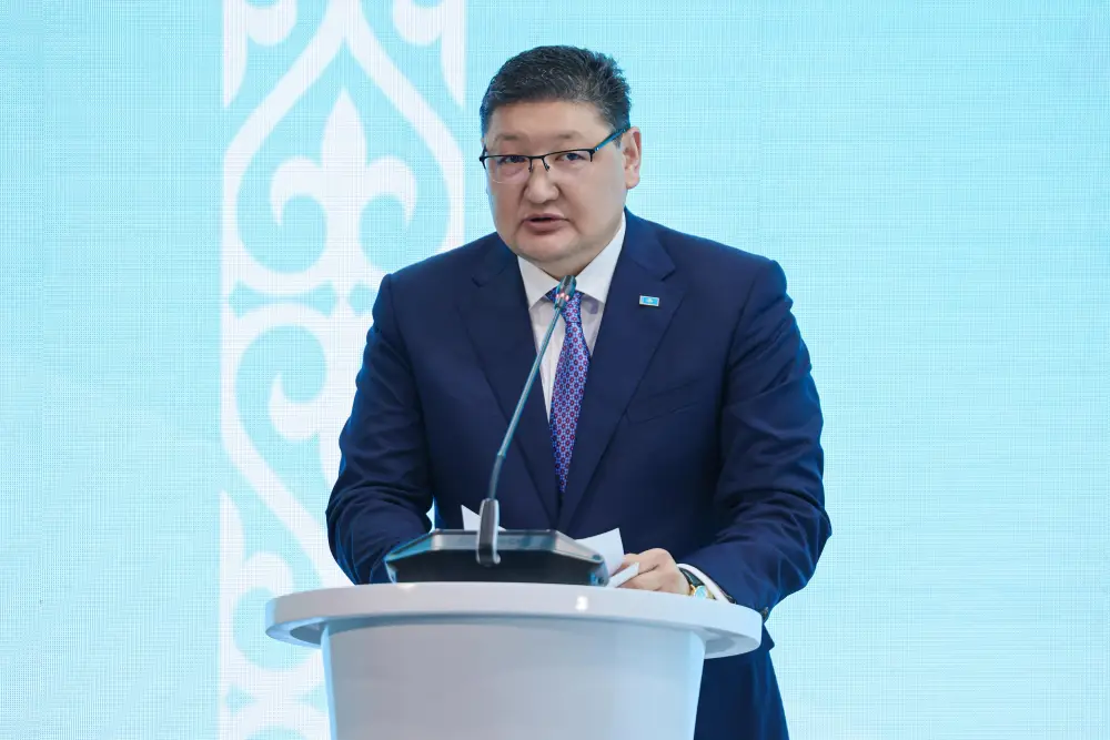 Аким области выступил с докладом на тему повышения качества местного управления (3)