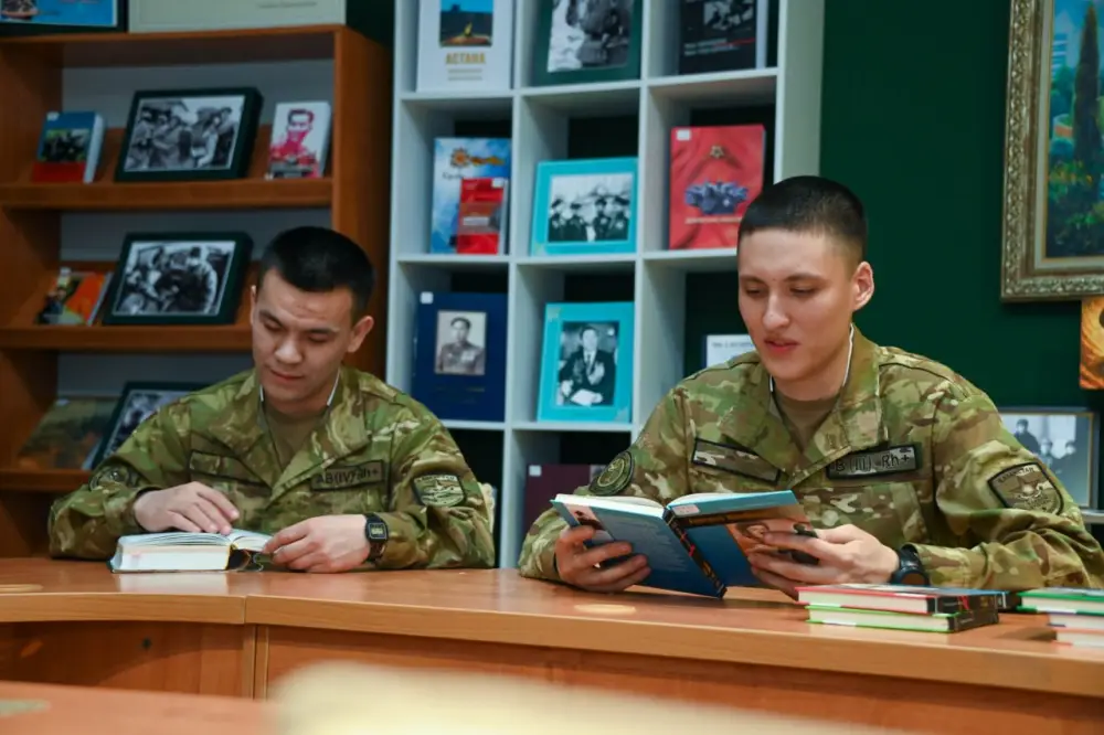 Солдат должен прочесть не менее 5 книг за службу: в Вооруженных силах отмечают Национальный день книги (2)