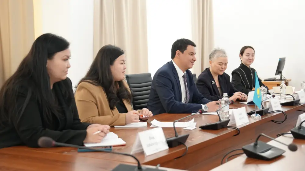 Встреча вице-министра экологии и природных ресурсов Республики Казахстан М.Т. Ошурбаева с руководителем Отделения ООН по устойчивому развитию UNOSD Чун Ке Пак (3)