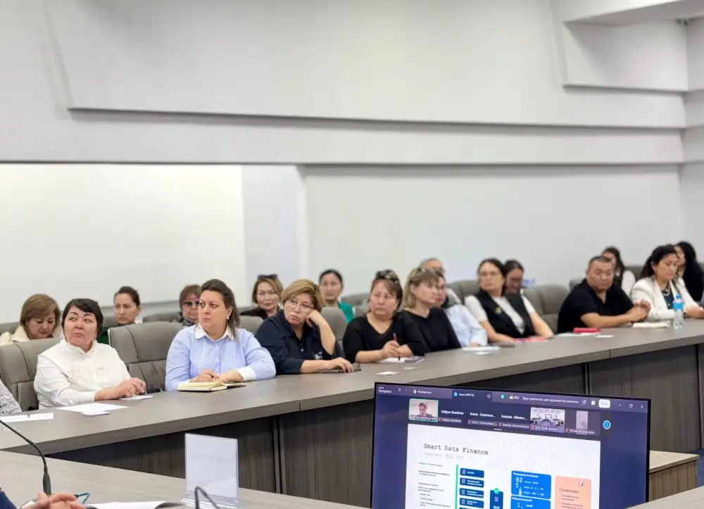 Обсуждение налоговой политики и цифровой трансформации в области Абай Астане