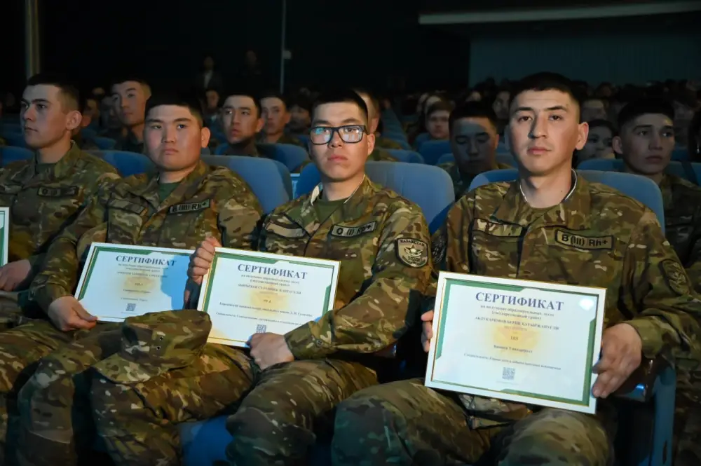 Свыше тысячи казахстанцев получили государственный грант на обучение в вузе по программе «Срочники 2.0» (4)