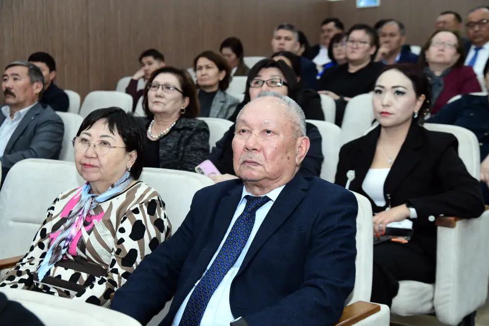 встреча вице-министра науки с жителями Алматы обсуждение образования и искусственного интеллекта Астане