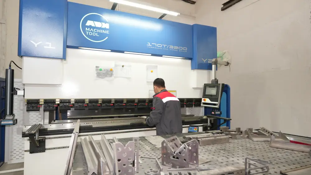 Глава МЧС ознакомился с развитием промышленного производства в Павлодаре (7)