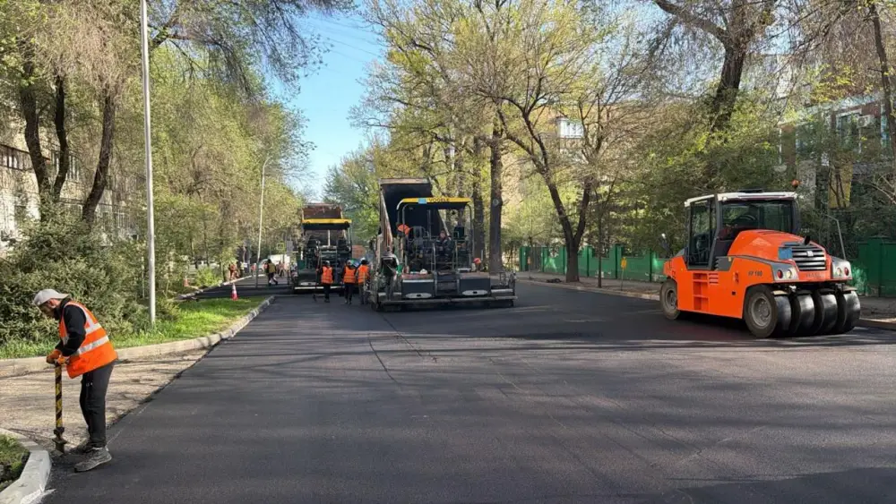 В Алматы текущим ремонтом охвачено более 22 тыс. м2 дорожного полотна (2)