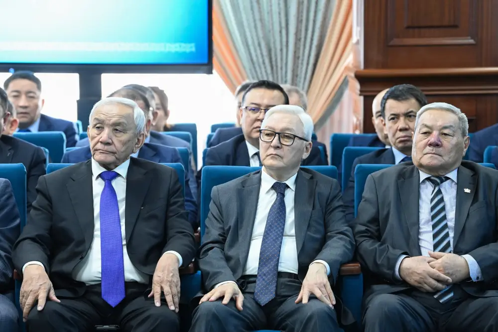 Глава региона поздравил ветеранов труда с юбилеями (8)