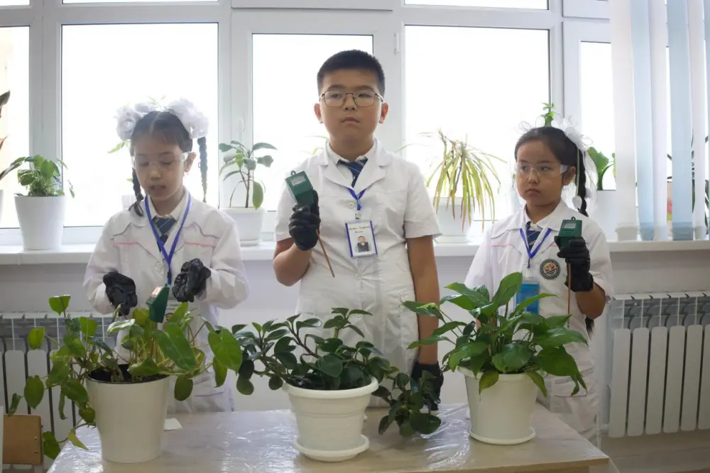 В школах Атырау подвели итоги экологических мероприятий (8)