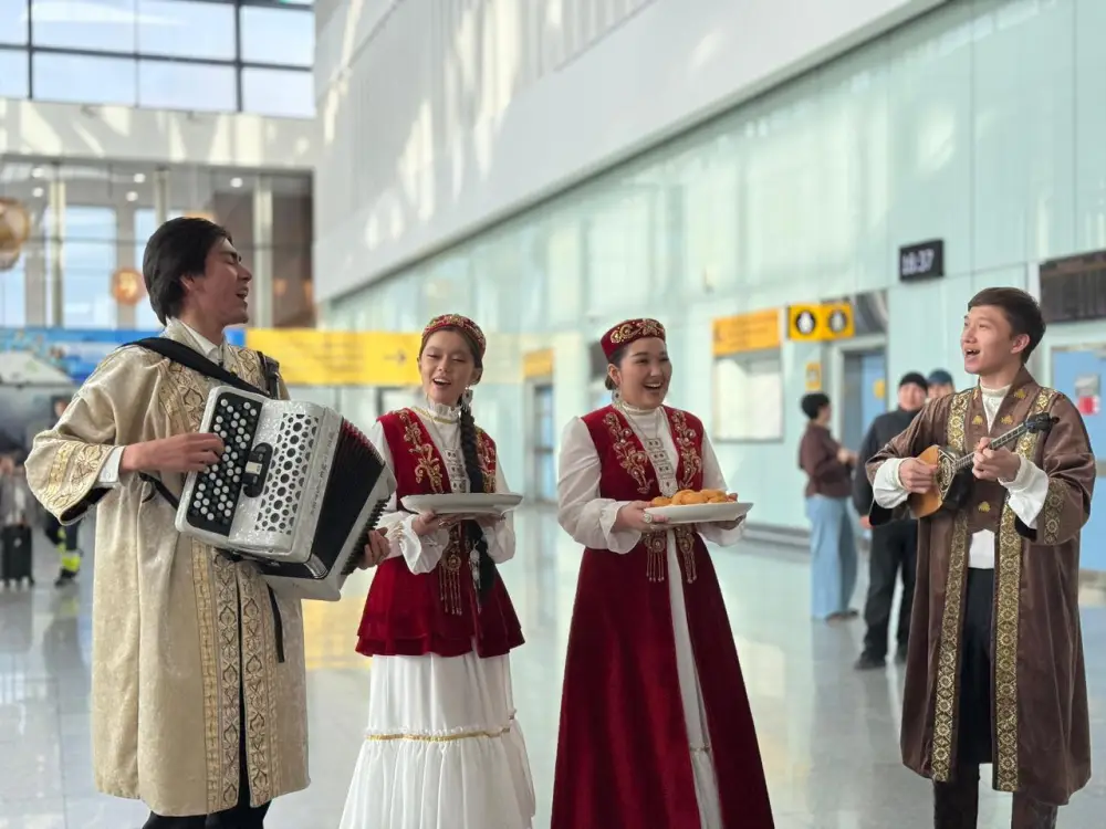 Столичные спортсменки, завоевавшие серебро на Кубке мира, вернулись на родину (4)