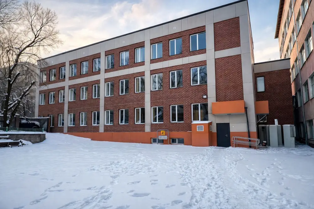 В Медеуском районе решают дефицит ученических мест (2)