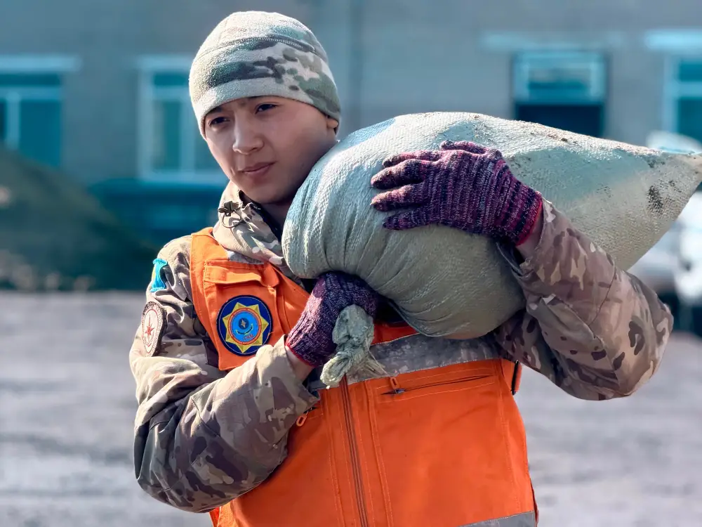 Противопаводковые мероприятия продолжаются в регионах страны (5)