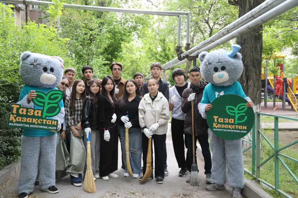 В Шымкенте более 55 тысяч человек приняли участие в акции «Таза аула» по уборке города Астане