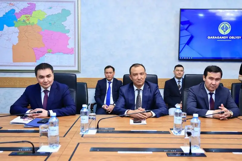 Ермаганбет Булекпаев поздравил с юбилеем заслуженного артиста Казахстана Ергали Жуниспекова (8)