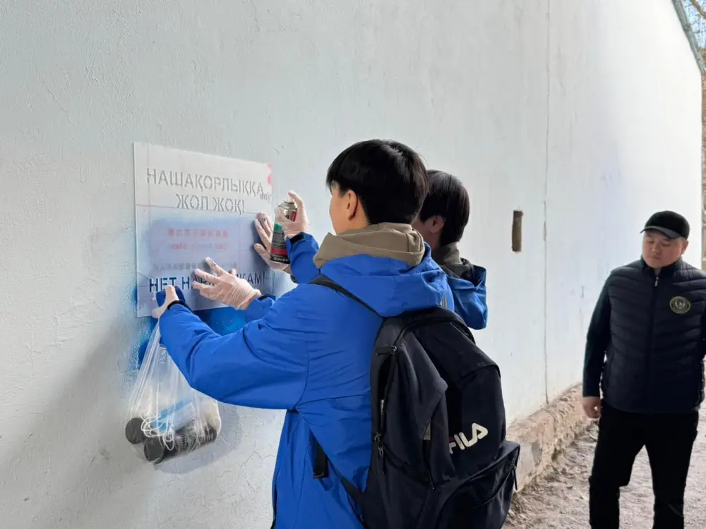 В Астане уничтожают наркотическую рекламу: волонтеры и полиция объединяются в борьбе Астане