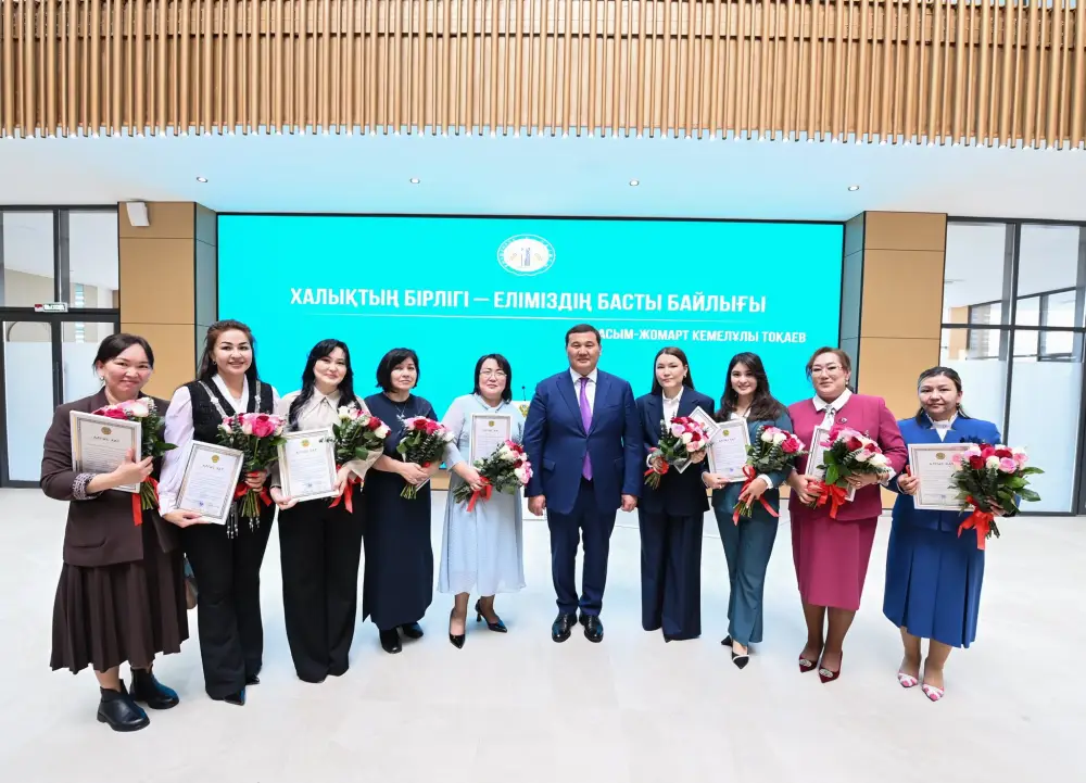 Награждение граждан за вклад в укрепление законности и участие в референдуме в Кызылорде Астане