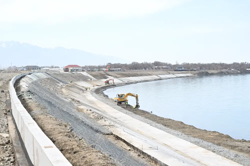 В Жетісу укрепляется берег озера Алаколь и строится канализационные очистные сооружения (8)