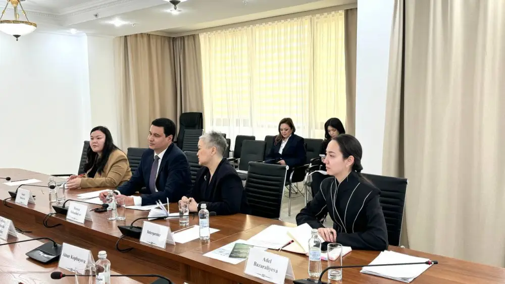 Встреча вице-министра экологии Казахстана и директора NDC Partnership обсуждение углеродного рынка Астане