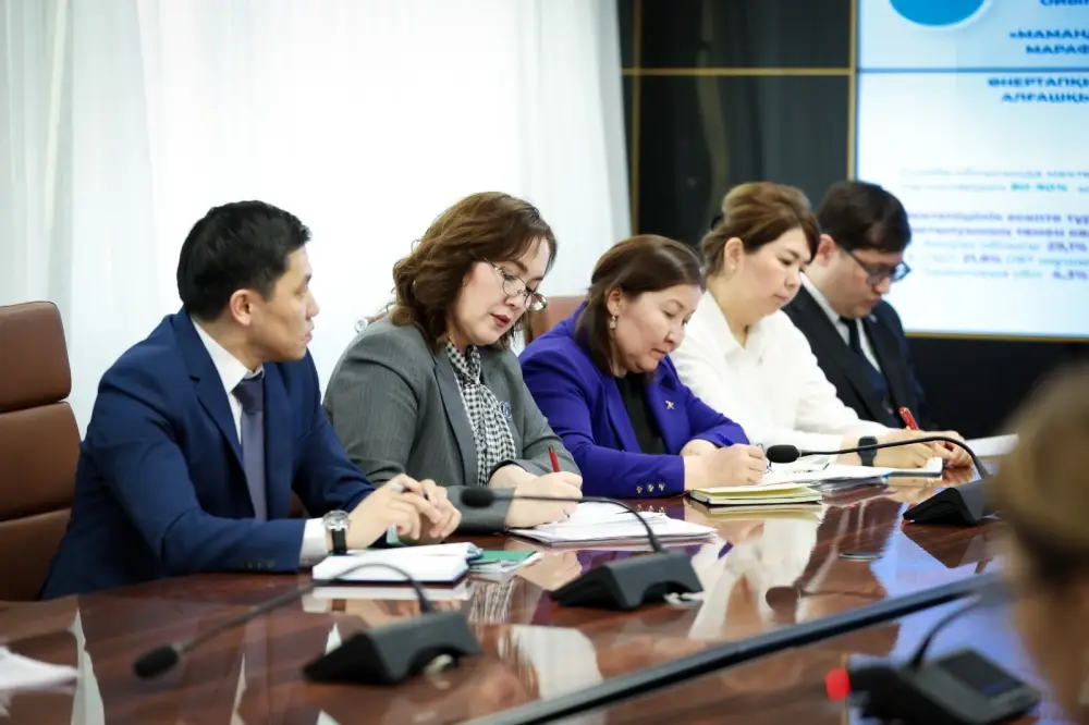 Качество знаний школьников и программа Адал азамат в Министерстве просвещения Астане