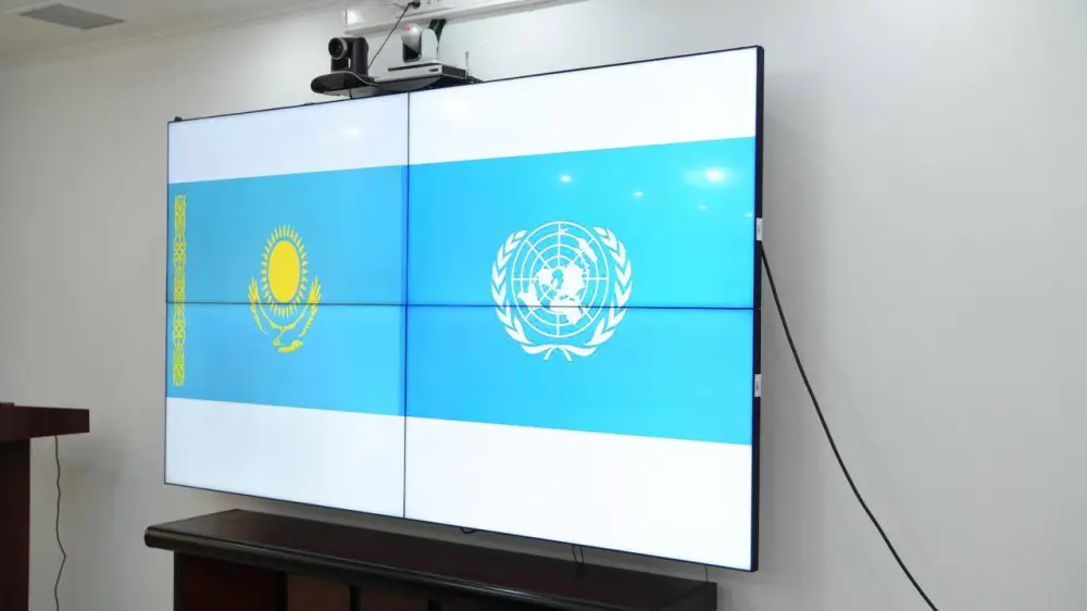 В рамках RES-2026 состоялась двусторонняя встреча Министра экологии и природных ресурсов Республики Казахстан Е. Нысанбаева с Председателем Межправительственной группы экспертов по изменению климата (МГЭИК) Джимом Скеа (4)