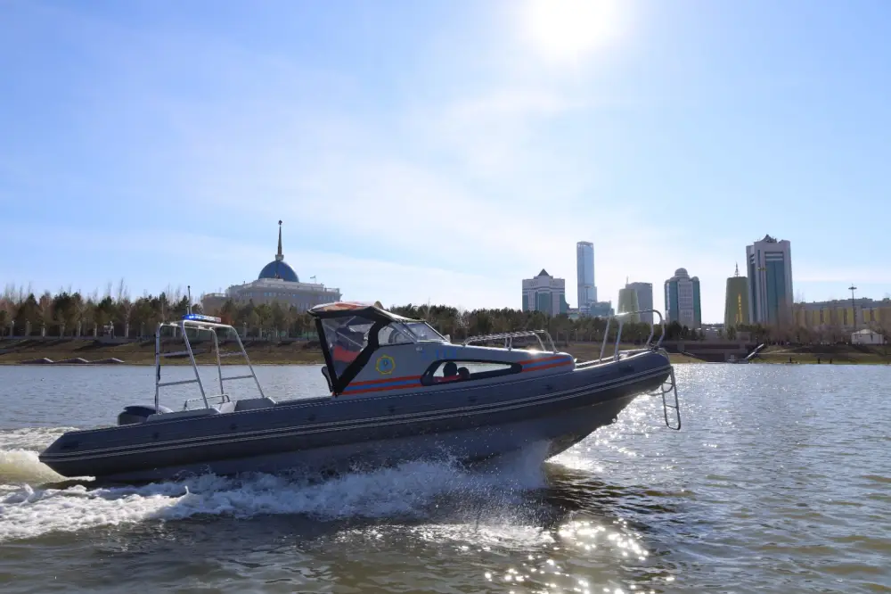 Спасатели ДЧС усиливают контроль за безопасностью на реке Есиль в Астане Астане