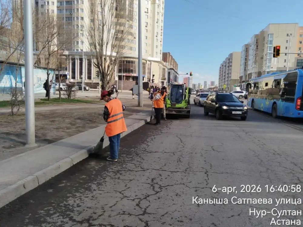 В Астане продолжается масштабная уборка после зимы (6)