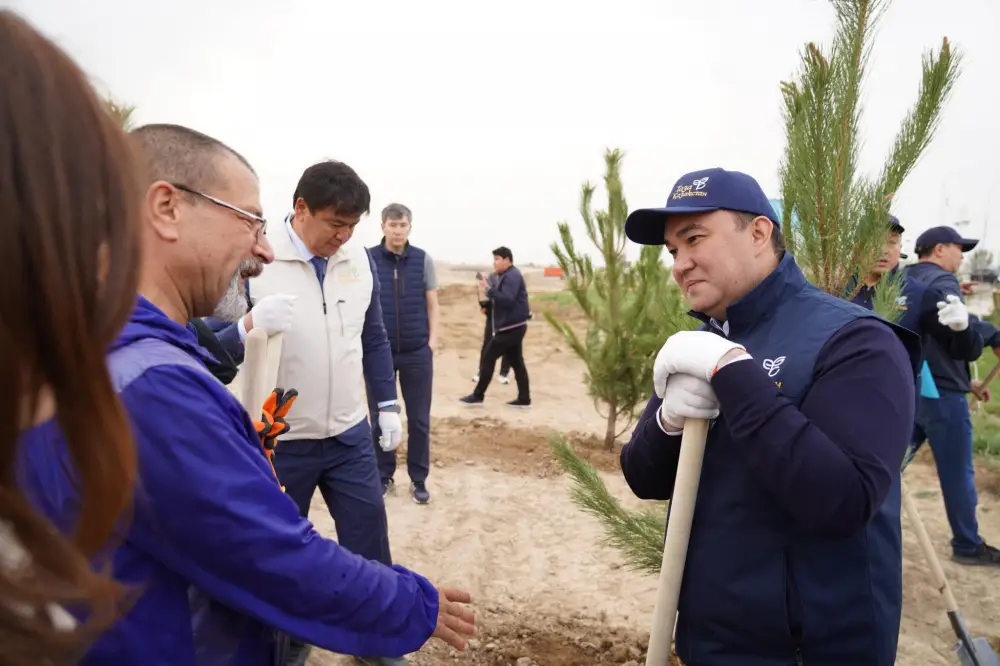 “ТАЗА ҚАЗАҚСТАН”: ВО ВРЕМЯ МАСШТАБНОЙ ЭКОАКЦИИ В ТУРКЕСТАНЕ ВЫСАДИЛИ БОЛЕЕ 2 ТЫСЯЧ ДЕРЕВЬЕВ (6)