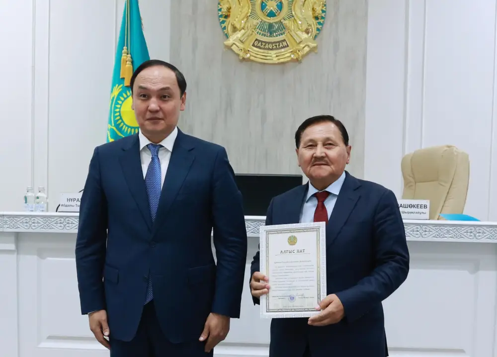 Ербол Карашукеев принял участие в очередной сессии областного маслихата (10)