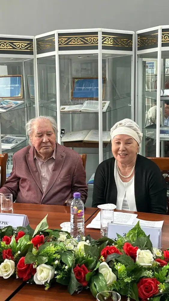 Литературный вечер в Астане собрал поэтов и студентов (2)