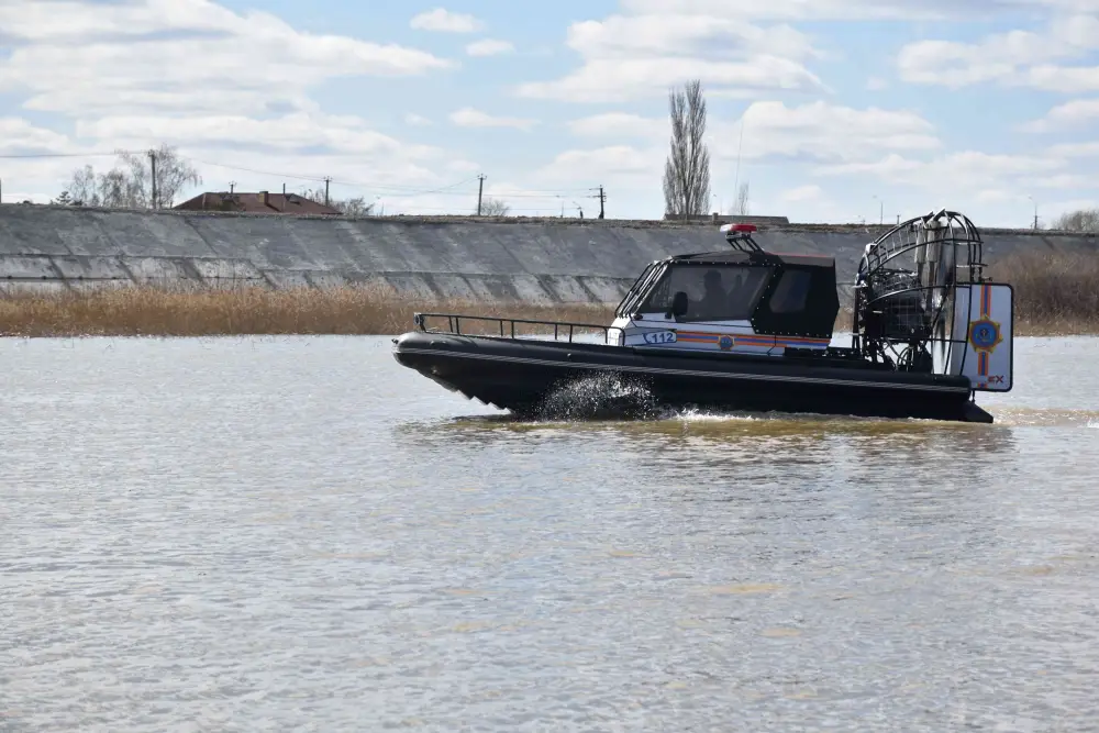 Спасатели МЧС проверили готовность плавсредств на реке Есиль (7)