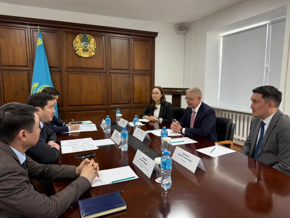 Заместитель акима Актюбинской области Абзал Абдикаримов провёл рабочую встречу с делегацией компании Shell Kazakhstan (2)