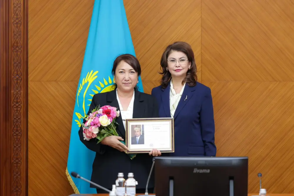 Звуки признания: в Шымкенте педагоги музыки получили государственные награды от Президента Астане