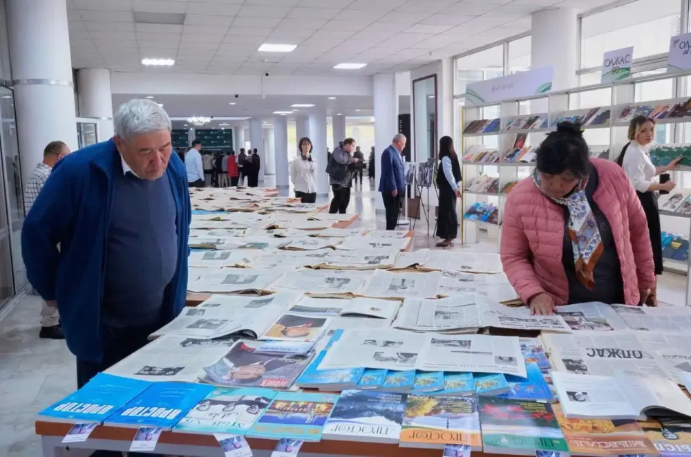 В честь 90-летия Олжаса Сулейменова в Алматы презентовали сборник произведений поэта (2)