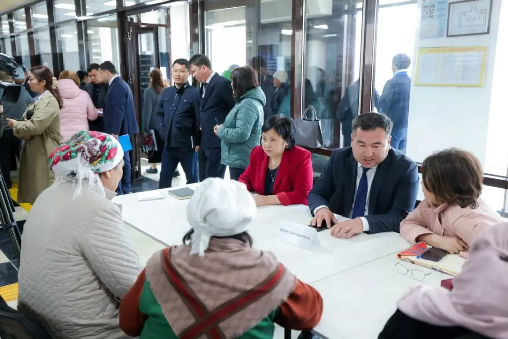 ПРИЁМ ГРАЖДАН: РАССМОТРЕНО БОЛЕЕ 150 ОБРАЩЕНИЙ (8)