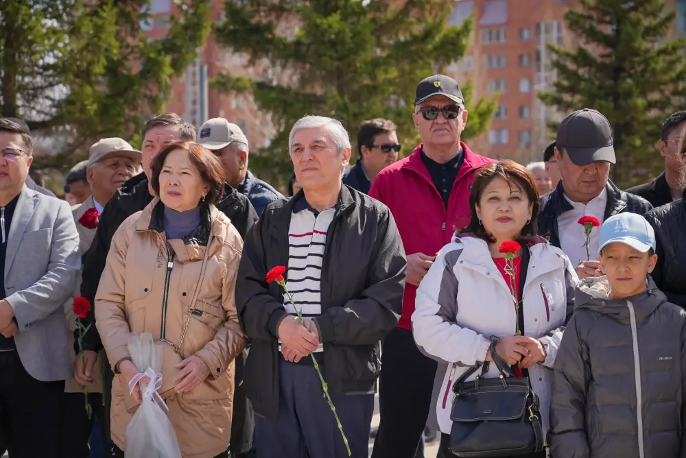 День науки: в Астане состоялась церемония возложения цветов в память о Каныше Имантаевиче Сатпаеве (6)