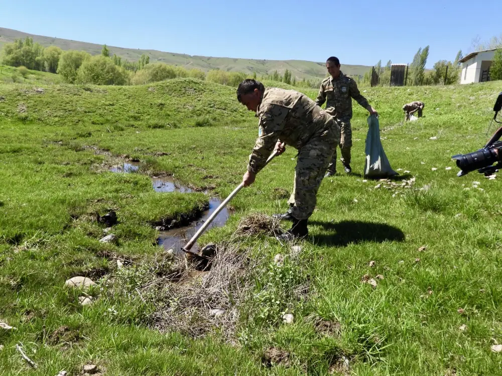 ТУРКЕСТАН: В БАЙДИБЕКСКОМ РАЙОНЕ ПРОШЛА ЭКОЛОГИЧЕСКАЯ АКЦИЯ «БҰЛАҚ КӨРСЕҢ, КӨЗІН АШ» С УЧАСТИЕМ ЗАЩИТНИКОВ ПРИРОДЫ (2)