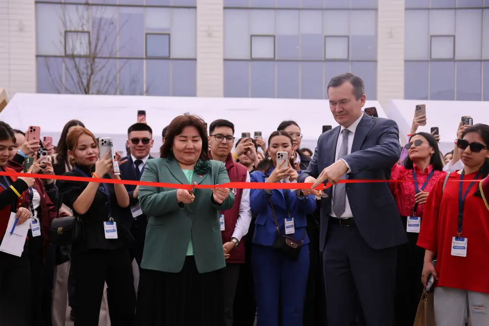 В АЛМАТЫ ПРОШЁЛ РЕСПУБЛИКАНСКИЙ ФОРУМ «НОВАЯ КОНСТИТУЦИЯ – МОЛОДЁЖЬ» (5)