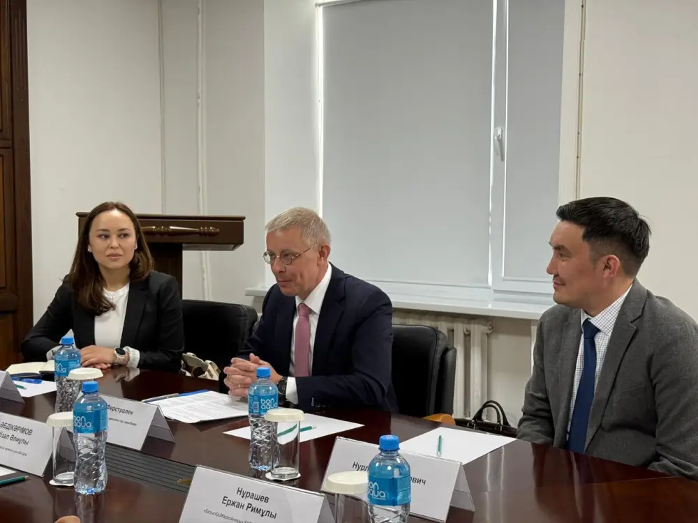 Рабочая встреча заместителя акима Актюбинской области с делегацией Shell Kazakhstan: обсуждение международных инвестиционных проектов и геологоразведки Астане