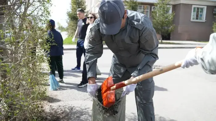 В рамках общенациональной акции «Таза Қазақстан» прошла республиканская акция по посадке деревьев и санитарной очистке (5)