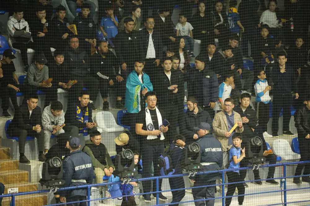 Сборная Казахстана по футзалу уверенно одержала две победы над Азербайджаном в Актау (3)