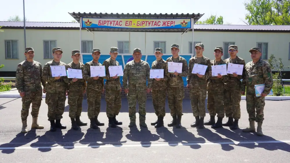 В Алматы состоялся первый выпуск специалистов-ремонтников Вооруженных сил (2)