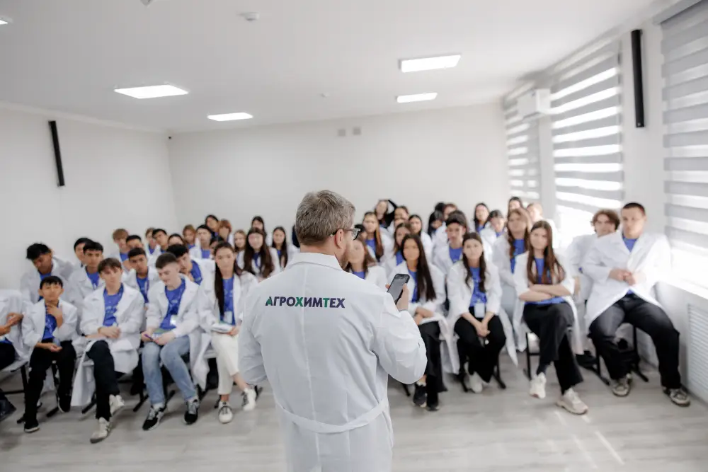 Агрохимия в действии: в филиале РХТУ в Таразе прошла научно-просветительская смена (8)