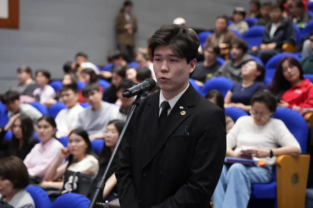 Студенты вузов со всего Казахстана приняли участие в экологическом часе «Экономь воду – сохраняй будущее!» (8)